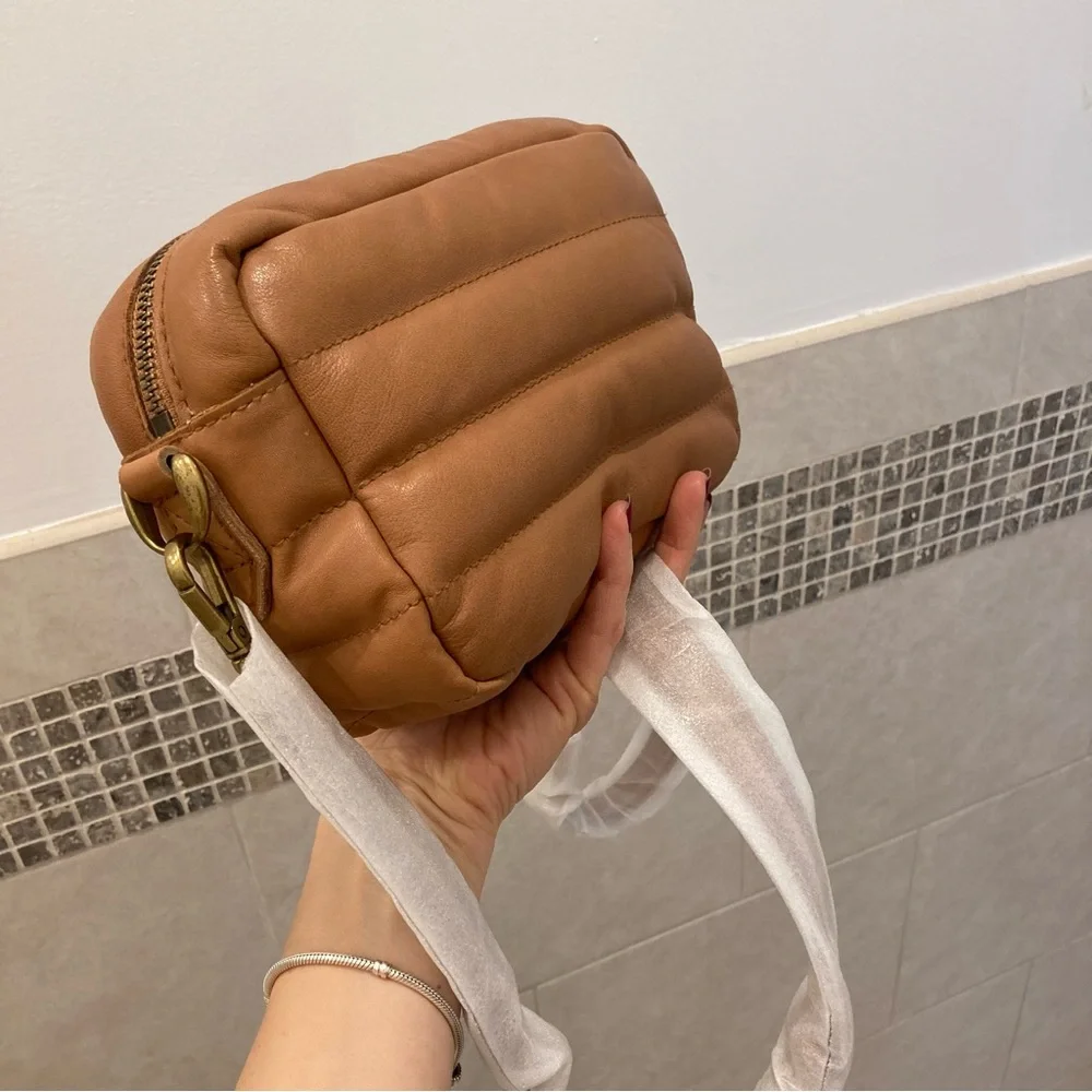 Madewell Camera Crossbody Bag - Picture 6 of 6